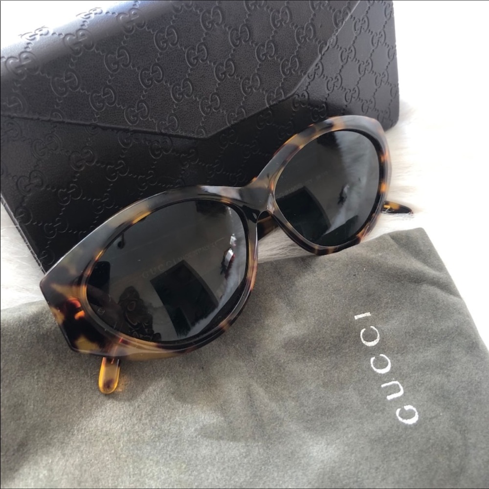 Gucci tortoise shell classic Sunglasses